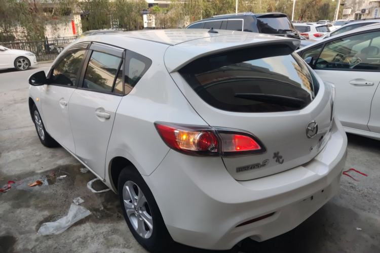 Used Mazda 3 2015 Hatchback 1.6L Manual Comfort Edition Exterior 2