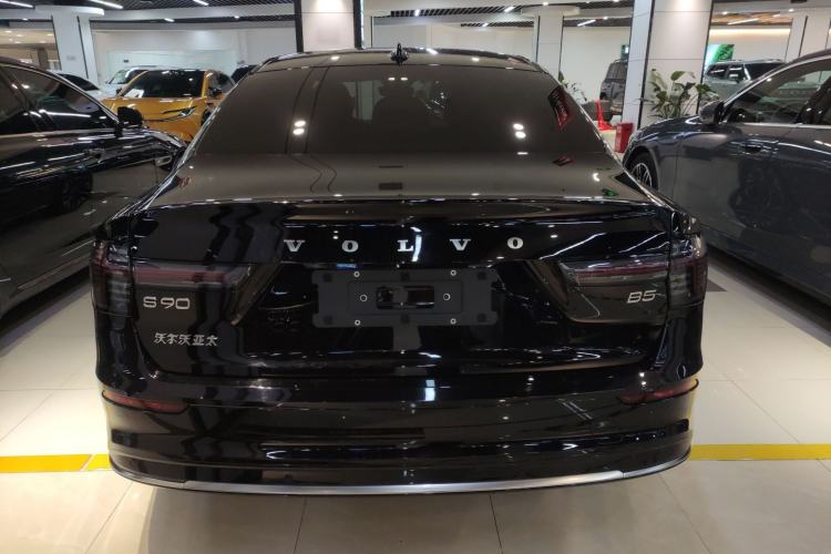 Used Volvo S90 2026 B5 Zhiya Luxury Edition