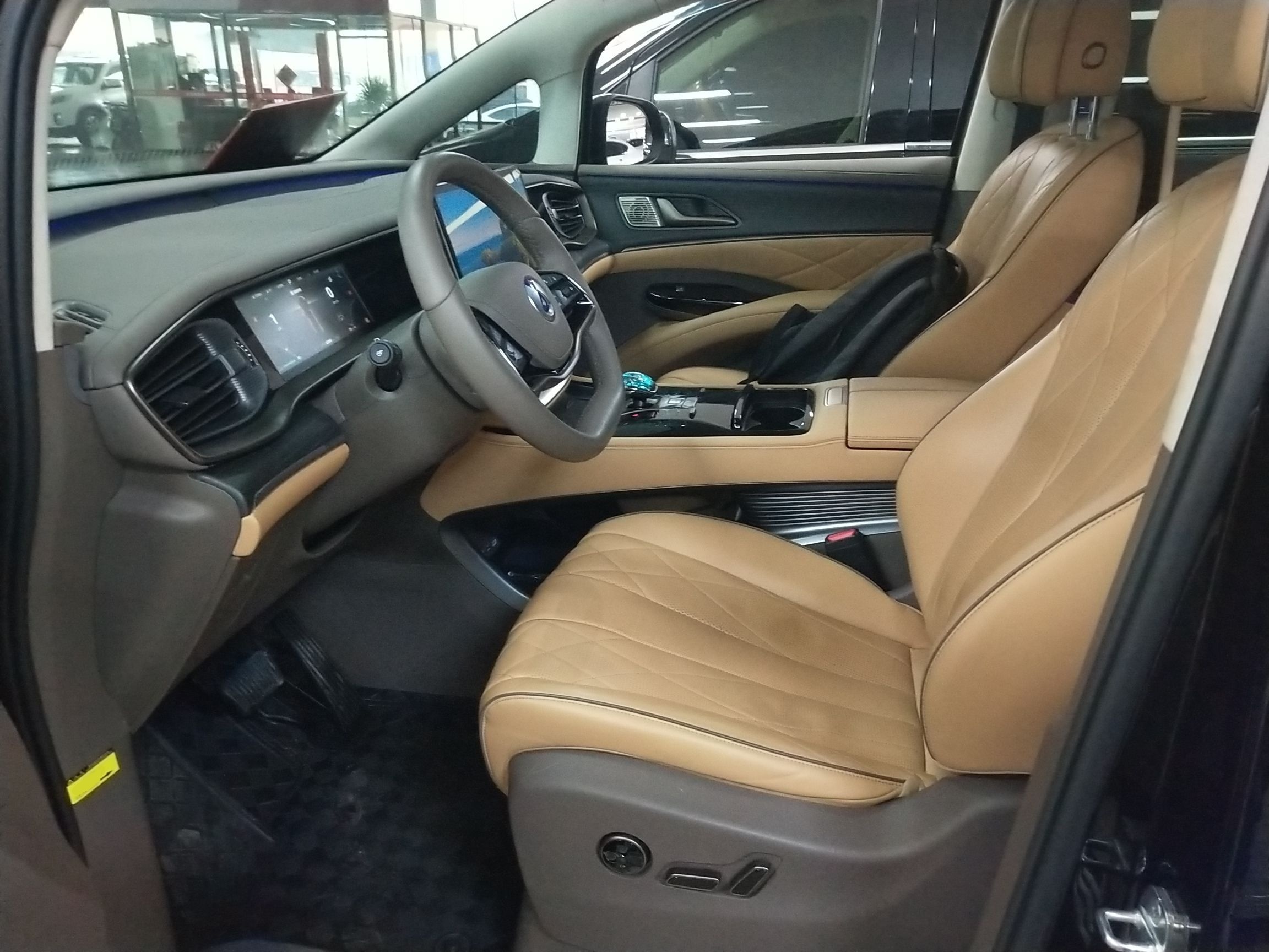 المقاعد الأمامية داخل السيارة