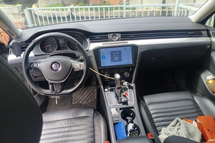 Used Volkswagen Magotan 2017 330TSI DSG Luxury Model Center Console