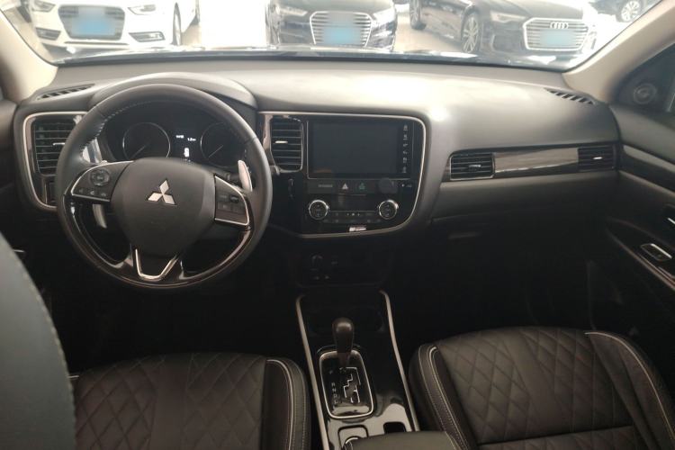 Used Mitsubishi Outlander 2020 2.4L 4x4 Zhi Xiang Edition 5 Seats