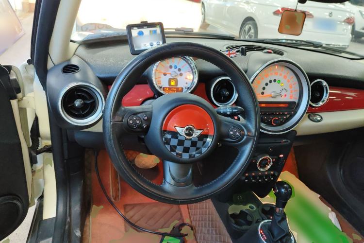 Used MINI MINI 2011 1.6L COOPER Fun
