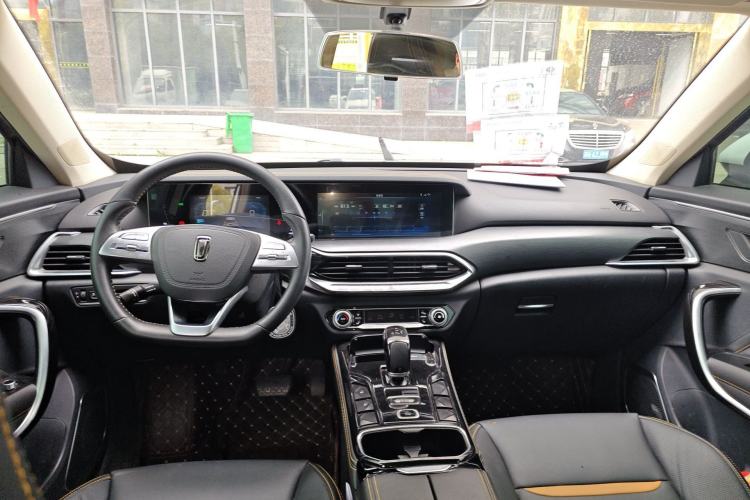 Used Bestune T77 2020 PRO 280 TID Automatic Luxury Model Center Console