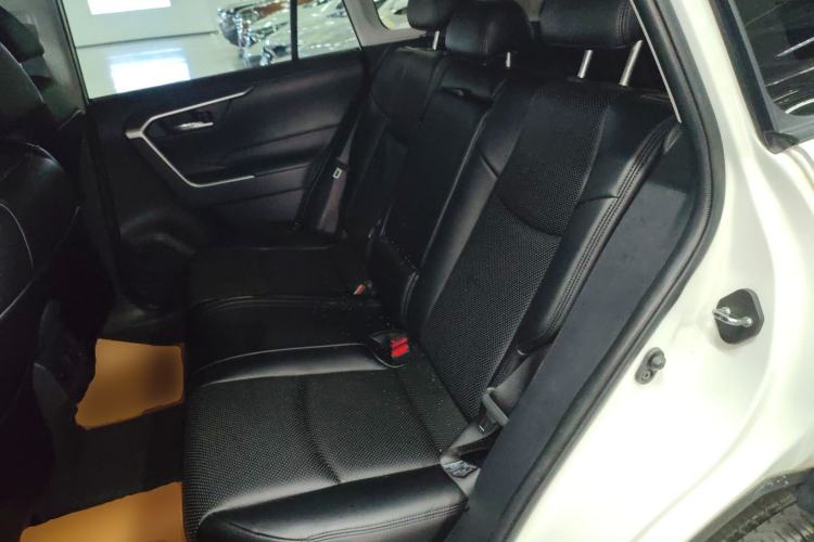 Used Toyota RAV4 2020 2.0L CVT Two-Wheel Drive Fashion Edition Left Rear Seat