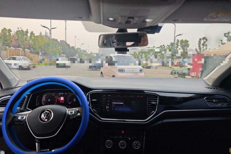 Used Volkswagen T-ROC 2021 280TSI DSG Two-Wheel Drive Comfort Connect Edition Center Console