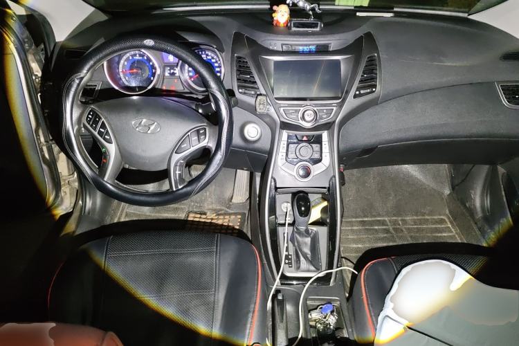 Used Hyundai Elantra (5th Generation / Langdong) 2016 1.6L Automatic Prestige Model Center Console