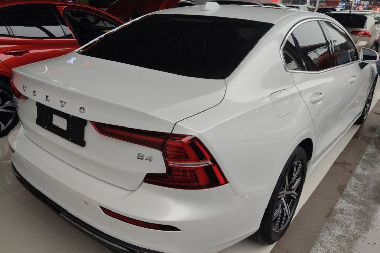 Used Volvo S60 2024 B4 Zhiyi Luxury Edition Rear Right 45 Deg