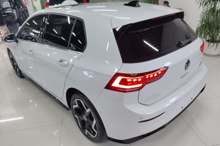 Used Volkswagen Golf 2025 300TSI R-Line Exterior 2