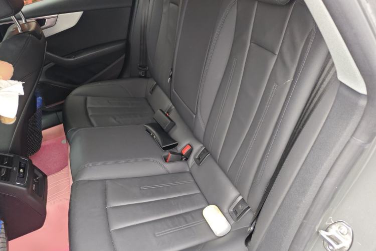 Used Audi A5 2023 Sportback 40 TFSI quattro Luxury Dynamic Edition Interior 4