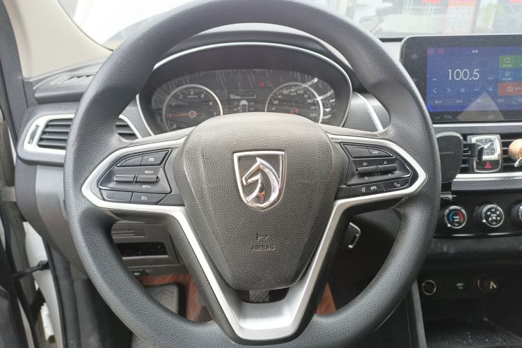 Used Baojun 730 2021 1.5L Manual Fashion Version 7 Seats Steering Wheel