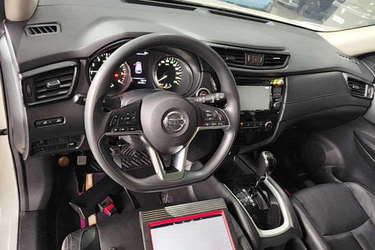 Used Nissan X-Trail 2017 2.0L CVT Comfort Edition 2WD Center Console