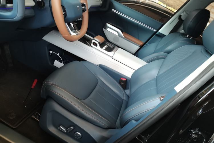 Used Deepal G318 2024 Four-Wheel-Drive Air Suspension Model
