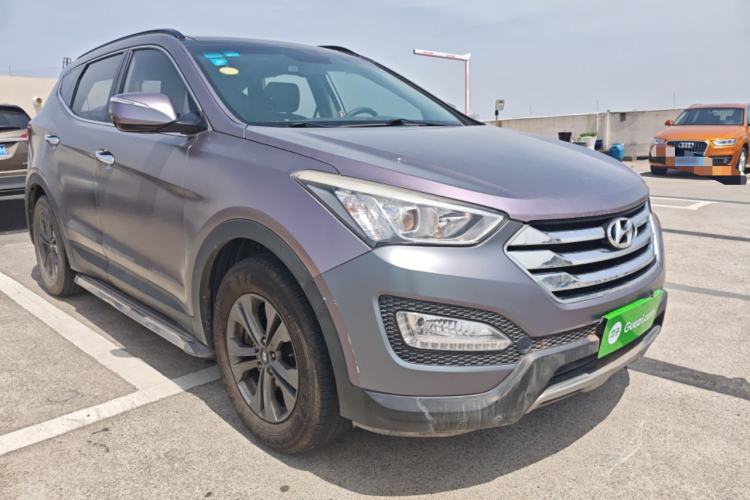 Used Hyundai Santa Fe 2013 2.4L Automatic Two-Wheel Drive Smart Version Front Right 45 Deg
