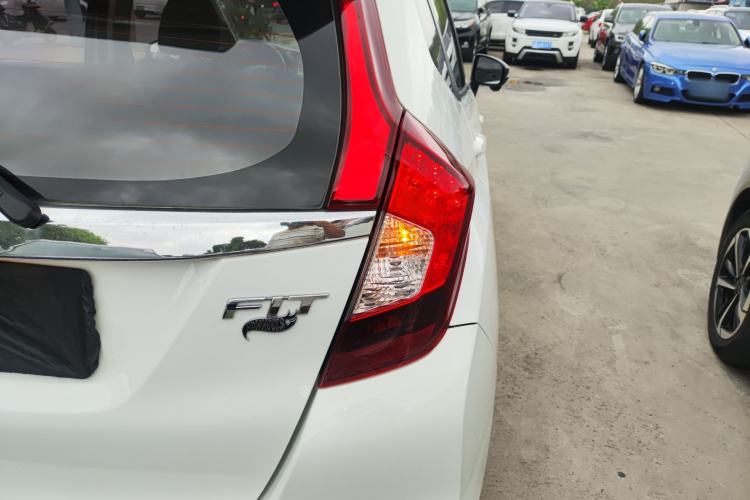 Used Honda Fit 2018 1.5L CVT Comfort Sunroof Version Exterior 3