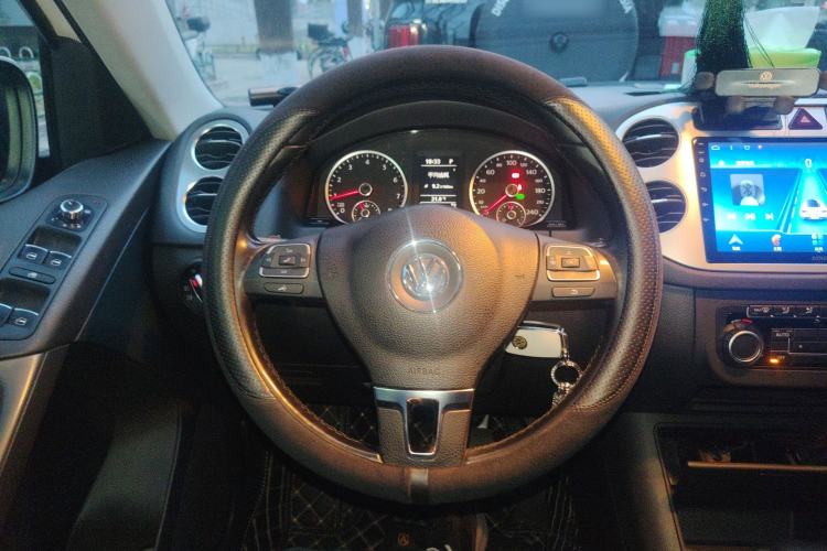 Used Volkswagen Tiguan 2010 1.8 TSI Automatic All-Wheel Drive Fashion Edition Steering Wheel