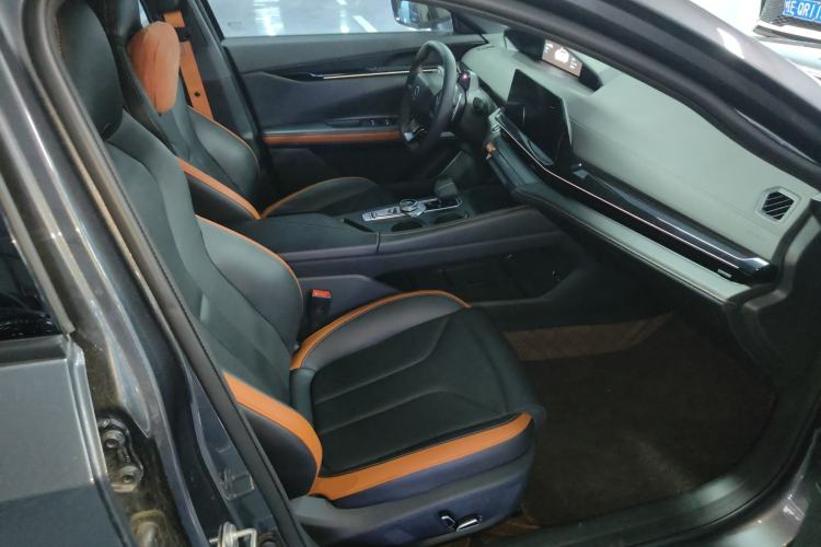 Used Changan UNI-V 2024 1.5T High-Energy Version
