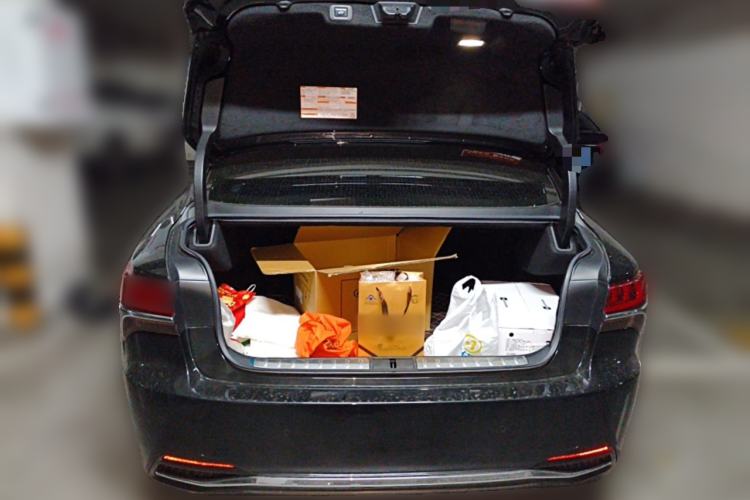 Used Lexus LS 2018 500h Excellence Edition China VI standard Trunk