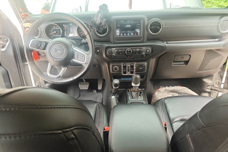 Used Jeep Wrangler 2018 2.0T Sahara Four-Door Edition
