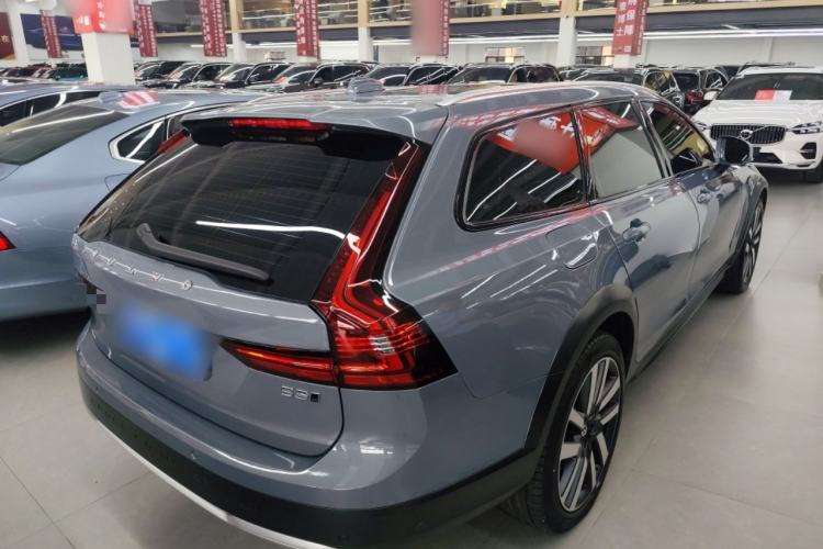 Used Volvo V90 2022 Cross Country B5 AWD Prestige Edition