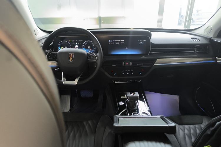 Used Hongqi HS5 2022 Facelifted Version 2.0T Smart Connect Flagship All-Wheel-Drive Edition Center Console
