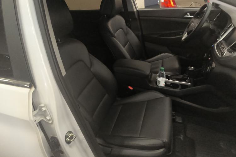 Used Hyundai Tucson 2018 1.6T Dual-Clutch Two-Wheel Drive 15th Anniversary Special Edition
