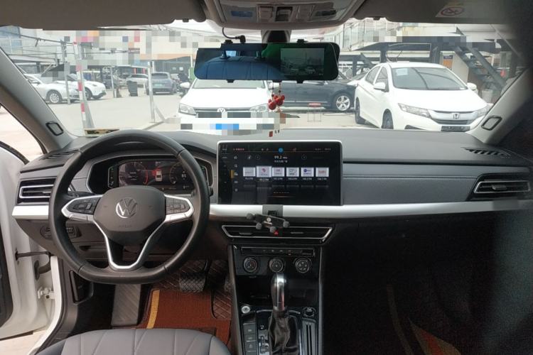 Used Volkswagen Lavida 2023 1.5L Automatic 5 Million Edition Center Console