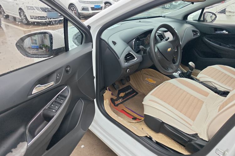 Used Chevrolet Cruze 2017 1.5L Manual Pioneer Edition
