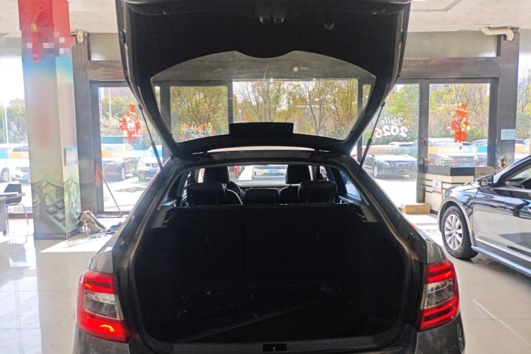 Used Skoda Octavia 2016 1.6L Automatic Smart Drive Edition Trunk