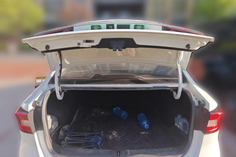 Used Roewe i5 2019 1.5L Manual 4G Connectable Langhao Edition Trunk