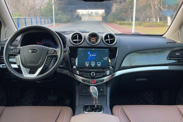 Used BYD S7 2016 2.0T Automatic Prestige Plus Interior 1