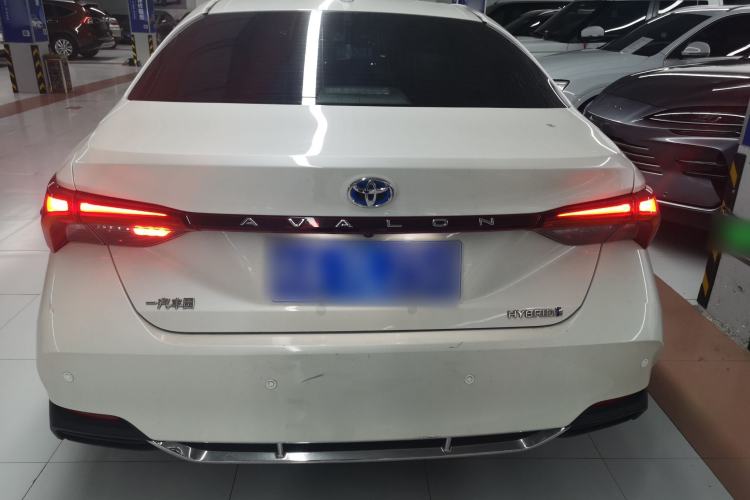 Used Toyota Avalon 2019 Dual-Engine 2.5L Luxury Edition China VI Standard