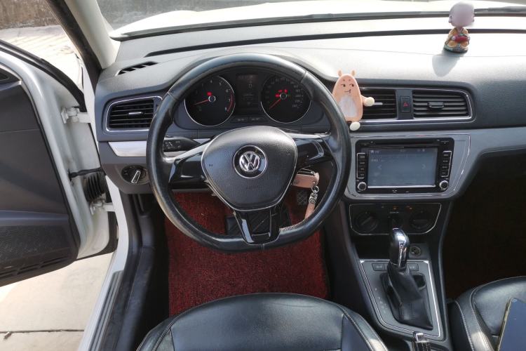 Used Volkswagen Lavida 2015 1.6L Automatic Comfort Edition
