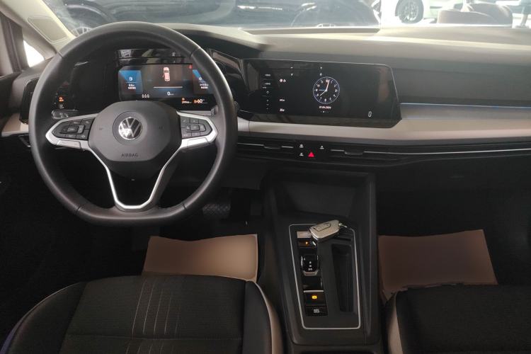 Used Volkswagen Golf 2023 Facelift 280TSI DSG Pro Center Console