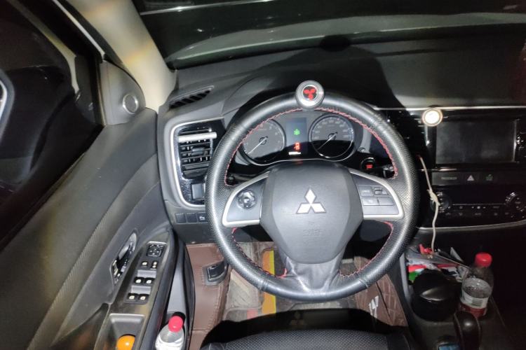 Used Mitsubishi Outlander 2014 2.4L 4x4 Deluxe Value Edition 7 Seats
