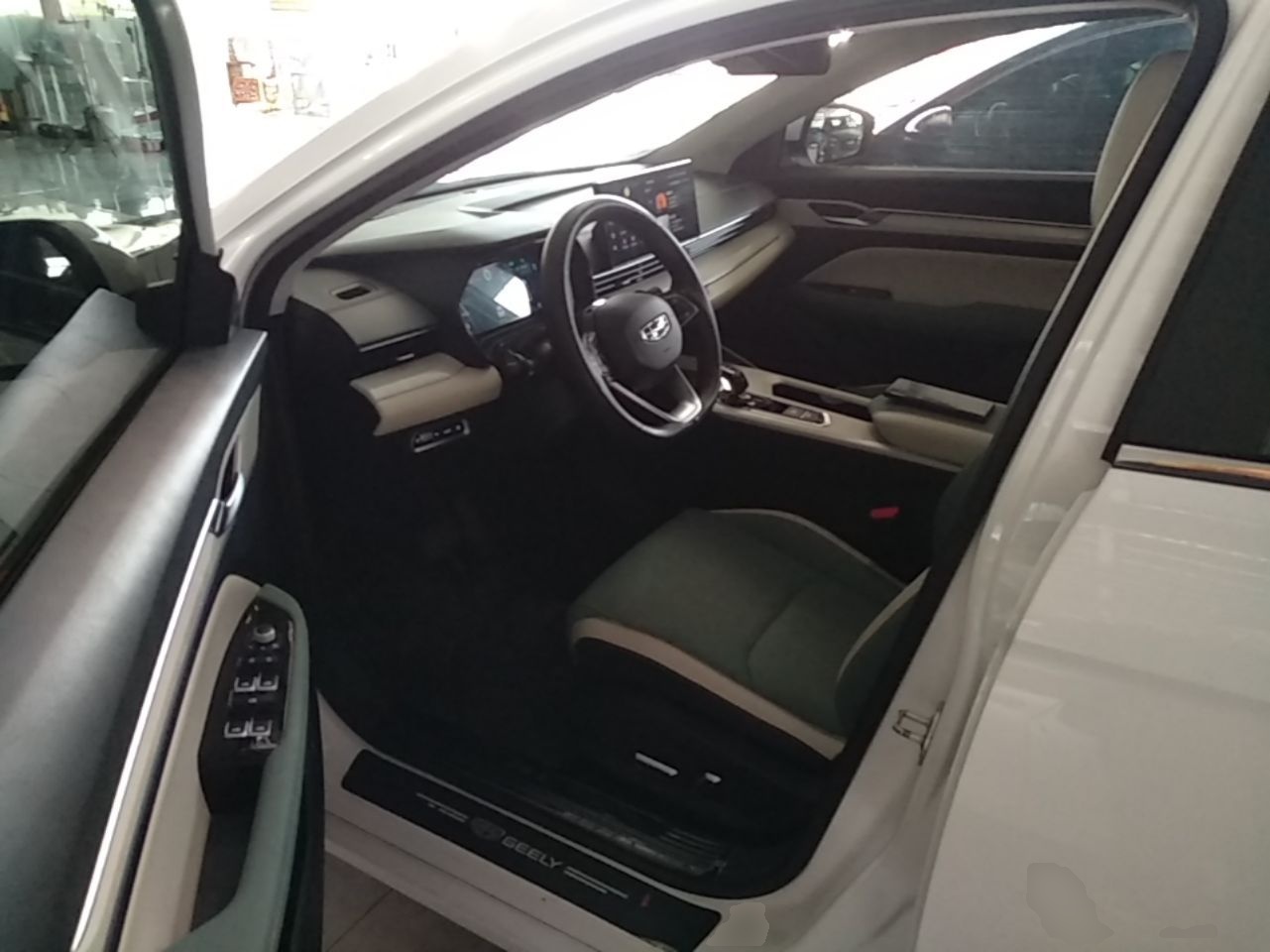 Geely Auto Emgrand L HiP 2022 1.5TD-DHT Pro 100KM Super Swift — снимка 18