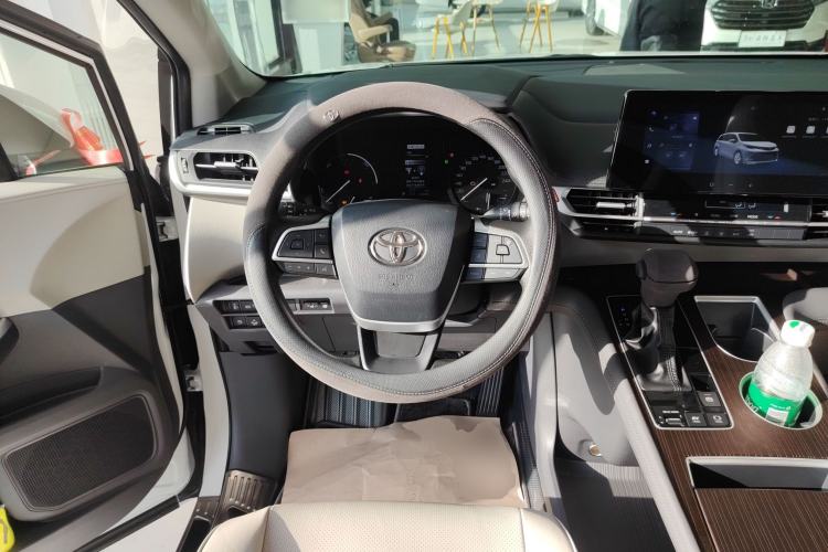 Used Toyota Sienna 2024 2.5L Hybrid Comfort Edition