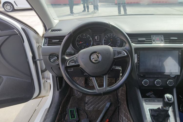 Used Skoda Octavia 2017 1.6L Manual Smart Drive Edition Steering Wheel