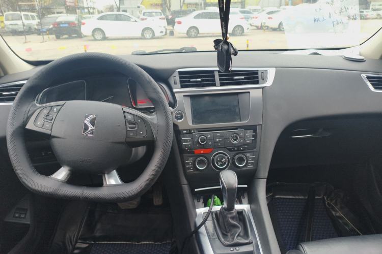 Used DS 6 2016 1.6T Luxury Edition THP160 Center Console