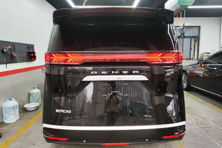 Used Denza D9 2024 DM-i 1050 Luxury Model
