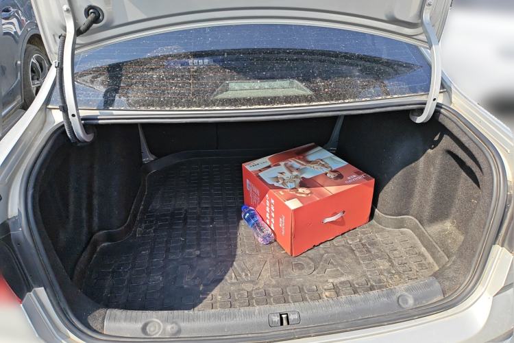 Used Volkswagen Lavida 2017 1.6L Automatic Comfort Edition Trunk