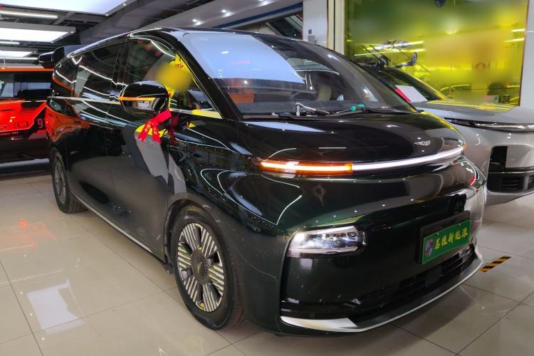 Used Geely Galaxy LEVC L380 2024 140-Degree 6-Seater All-Wheel-Drive Ultra
