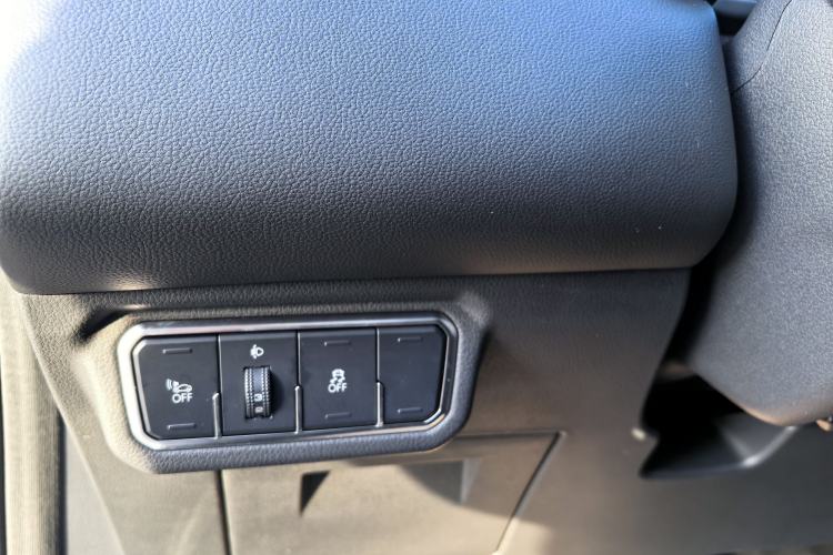 Used ORA iQ 2018 Smart Connectivity Model