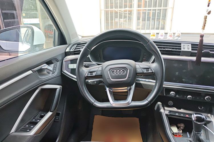 Used Audi Q3 2019 40 TFSI Fashion Dynamic Model Steering Wheel