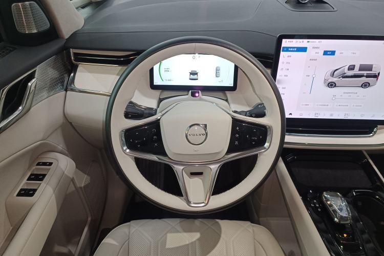 Used Volvo EM90 2025 Ultra Six-Seater