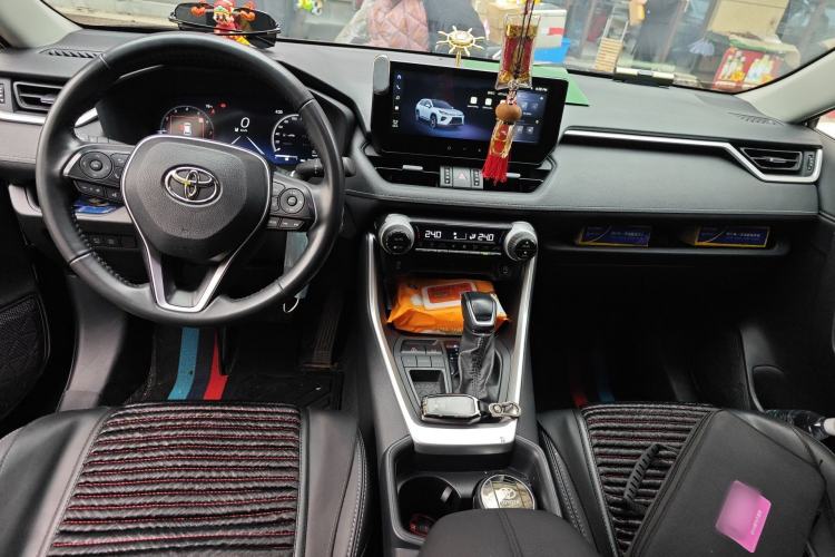 Used Toyota Wildlander 2024 2.0L CVT Two-Wheel Drive Luxury PLUS Edition Center Console