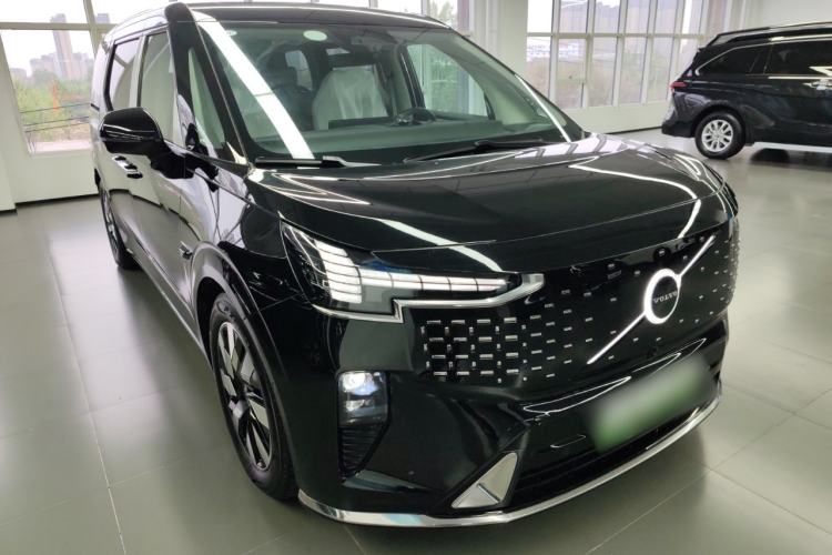 Used Volvo EM90 2025 Ultra Six-Seater Exterior 1