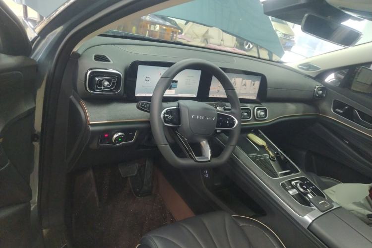 Used Chery Tiggo 9 2023 2.0T Dual-Clutch Two-Wheel Drive Luxury Edition 5 Seats Center Console