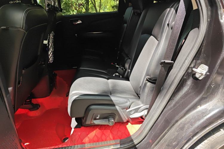 Used Dodge Journey 2013 2.4L Two-Wheel Drive Luxury Version
