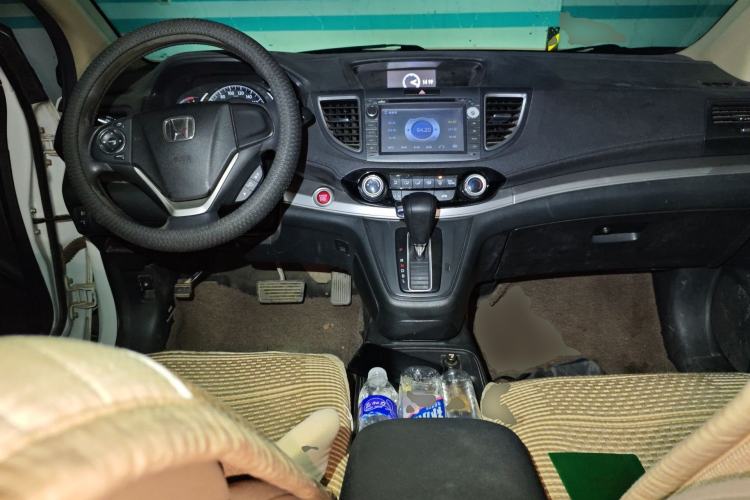 Used Honda CR-V 2015 2.0L two-wheel drive Fashion Edition Center Console