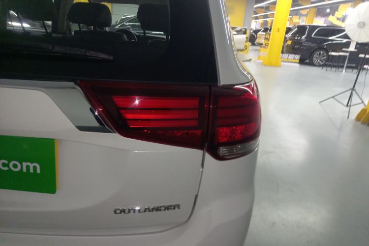 Used Mitsubishi Outlander 2019 2.0L Two-Wheel Drive Comfort Edition 5 Seats China VI Standard